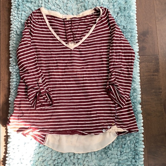 3 for $25 Beautiful 3/4 sleeve shirt - Picture 1 of 5